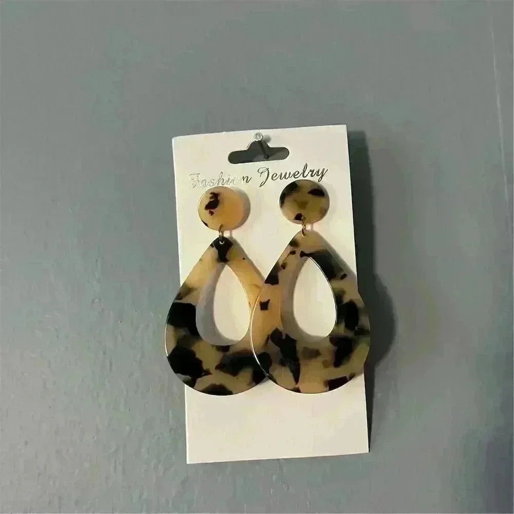 B1G1 Tortoise Shell Teardrop Dangle Earrings Fashion Jewelry Lightweight - Picture 1 of 2